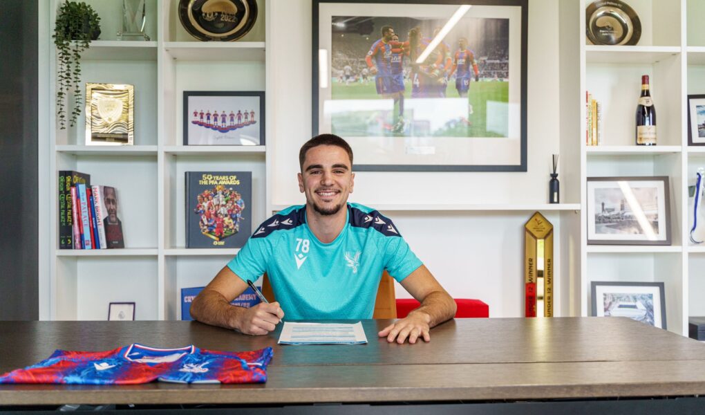 talenti shqiptar nenshkruan ne premier league kontrate per dy vite