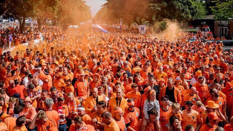video gjermania kthehet portokalli mbi 80 mije tifoze holandez gjenden ne dortmund