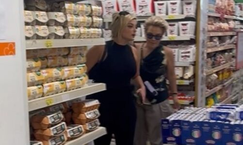 video pas suksesit ne sunny hill bebe rexha filmohet me monika kryemadhin ne tirane dy kusherirat bejne shopping bashke