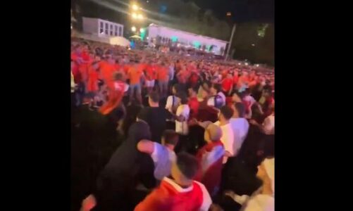 video perleshje masive plas sherri jashte stadiumit mes tifozeve turq dhe holandeze