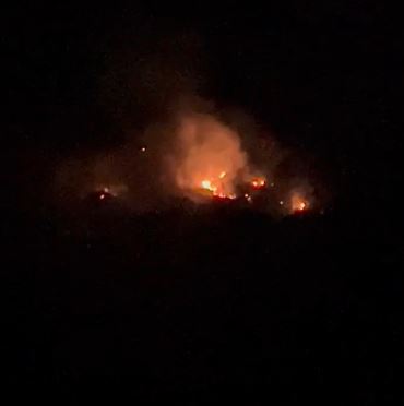 video zjarr ne shpatin e malit ne fshatin kardhiq sherbimi i zjarrfikeses ne vendngjarje