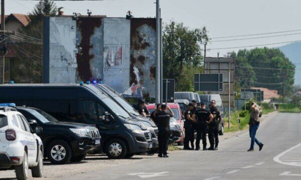 vrasja e policit serb vijojne kerkimet per arrestimin e dy vellezerve shqiptare dacic sulm terrorist