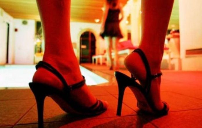 zbulohet baza e prostitucionit ne durres arrestohen 2 vajza 25 vjecare shpallen ne kerkim 3 persona