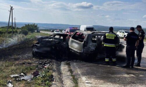 aksident i frikshem ne moldavi digjen brenda makinave 5 persona 7 te tjere transportohen ne spital