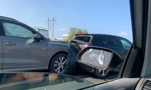 aksident ne aksin tirane durres audi perplas me shpejtesi makinen tjeter nga pas