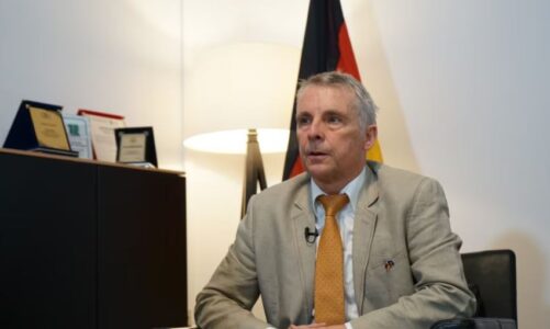 Ambasadori gjerman në Prishtinë: Veprimet e njëanshme dhe të pakoordinuara të Kosovës rrezikojnë aplikimin e saj për anëtarësim në BE