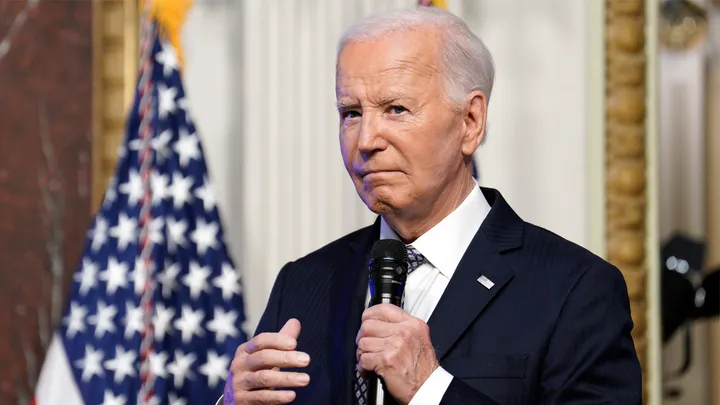 Biden bisedon me Zelenskyn, e njofton për ndihmë të re ushtarake për Ukrainën