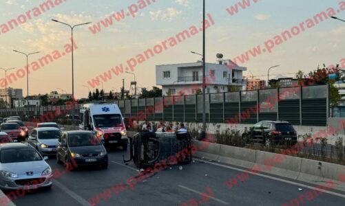 foto aksident prane zones se astirit ne tirane permbyset automjeti nje i lenduar