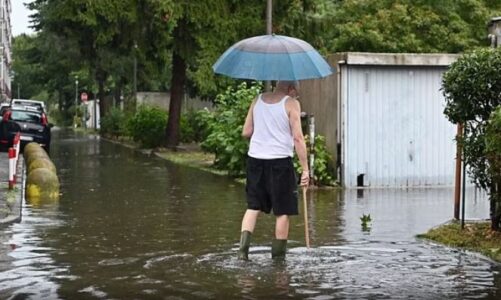 foto moti i keq pushton italine shi dhe bresher ne disa zona permbyten rruget demtohen edhe banesat