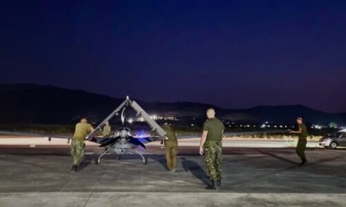 fotot pilotet stervitje ne kushte te veshtira dronet bayraktar zhvillojne fluturimet e para naten