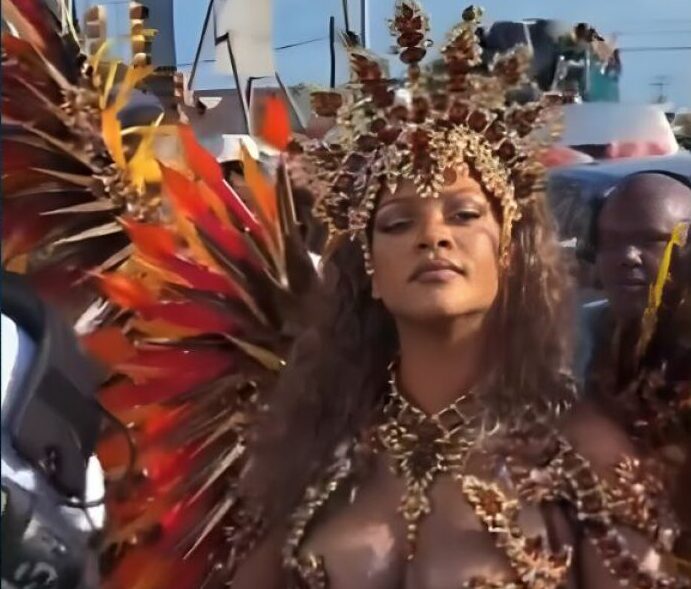 Foto+Video/ Paraqitja mbresëlënëse e Rihannës në Crop Over Festival në Barbados