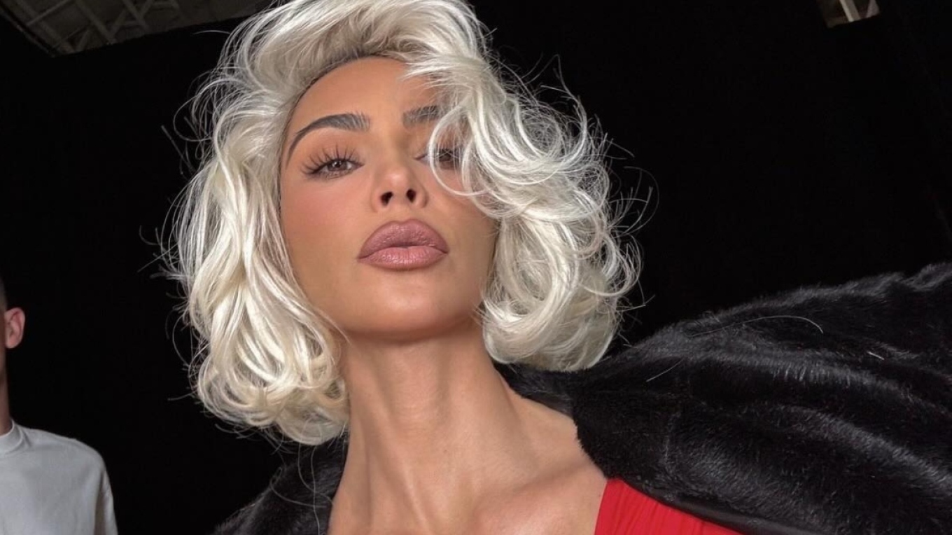 Kim Kardashian bëhet bionde, komentuesit shpërthejnë në komente: Nuk do të jesh kurrë Marilyn Monroe