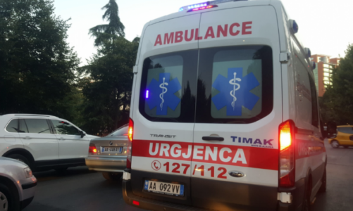 makina perplas te mituren ne orikum 12 vjecarja transportohet ne spital