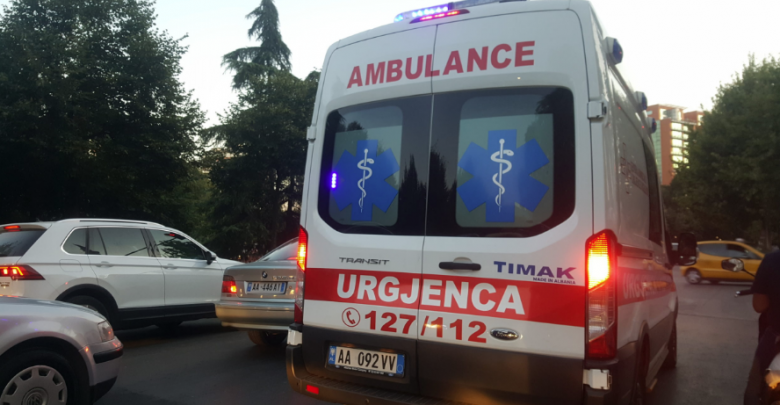 makina perplas te mituren ne orikum 12 vjecarja transportohet ne spital