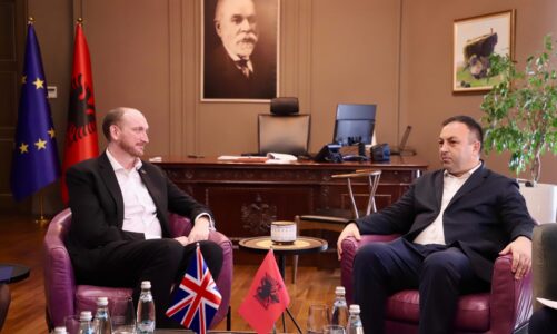 ministri i brendshem takim me ambasadorin britanik ne largim hoxha rame dakord per rendesine e bashkepunimit ne fushen e sigurise