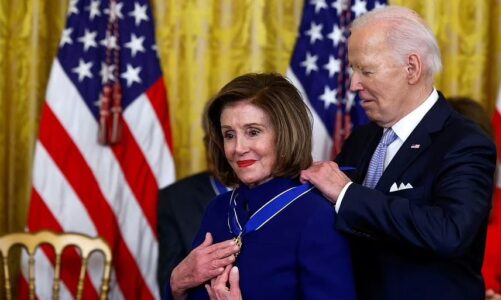 nuk shihja nje fushate fituese pelosi zbulon si e bindi biden te terhiqej mohon te kete ushtruar presion ndaj tij