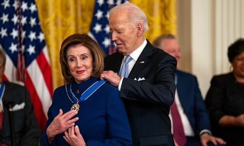 prapaskenat hiqni dore tani ose si nancy pelosi detyroi joe biden te terhiqej nga gara per president me nje telefonate dhe ultimatumi qe shkaterroi 50 vjet miqesi