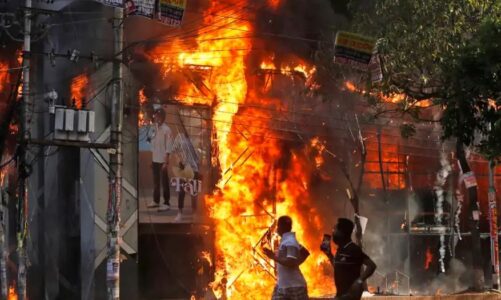 protestat antiqeveritare ne bangladesh qytetaret perplasje te ashpra me policine humbin jeten te pakten 50 njerez