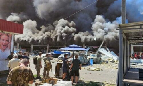 Rusët bombardojnë një supermarket në Donetsk, raportohet për viktima