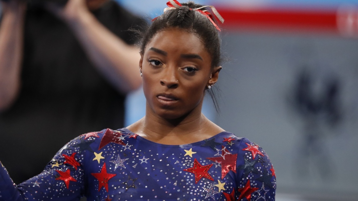 Simone Biles e mërzitur që i thanë të paguante 26 mijë dollarë për shampanjë: Si mund të më tallnin kështu?