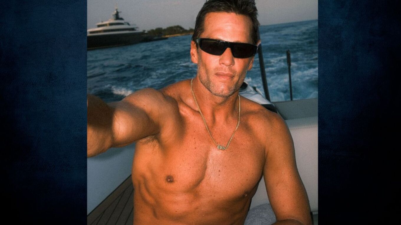 Tom Brady poston në Instagram një selfie për të festuar ditëlindjen e tij të 47-të