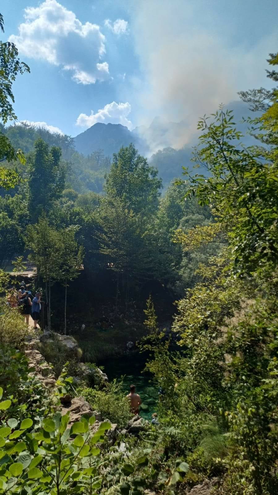 vater zjarri ne afersi te syrit te kalter kerkohet nderhyrje urgjente nga toka e ajri