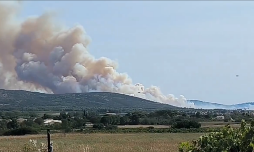 zjarr ne kampingun ne jug te frances evakuohen 3000 pushues