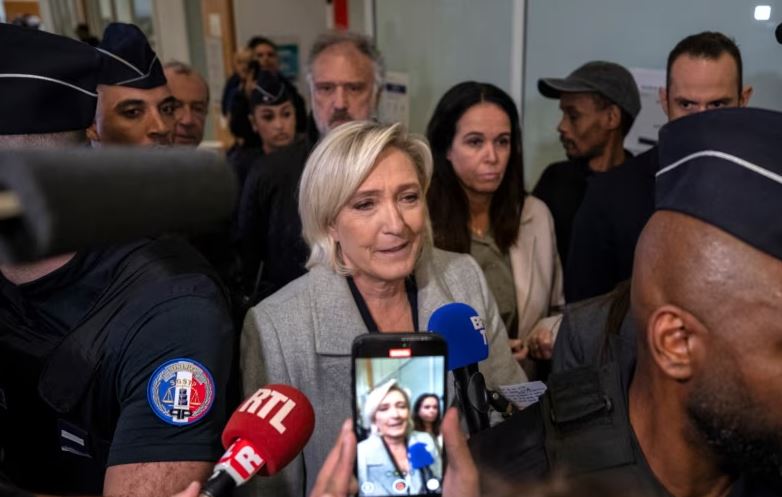 abuzoi me fondet e be se marine le pen hedh poshte akuzat nuk eshte shkelur asnje rregull i parlamentit evropian