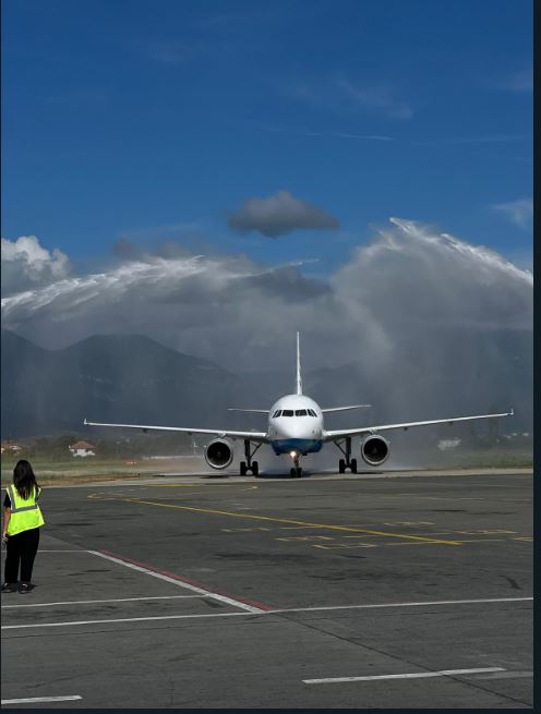 aeroporti nderkombetar ku vetem 50 pilote ne bote mund te ulin avionet