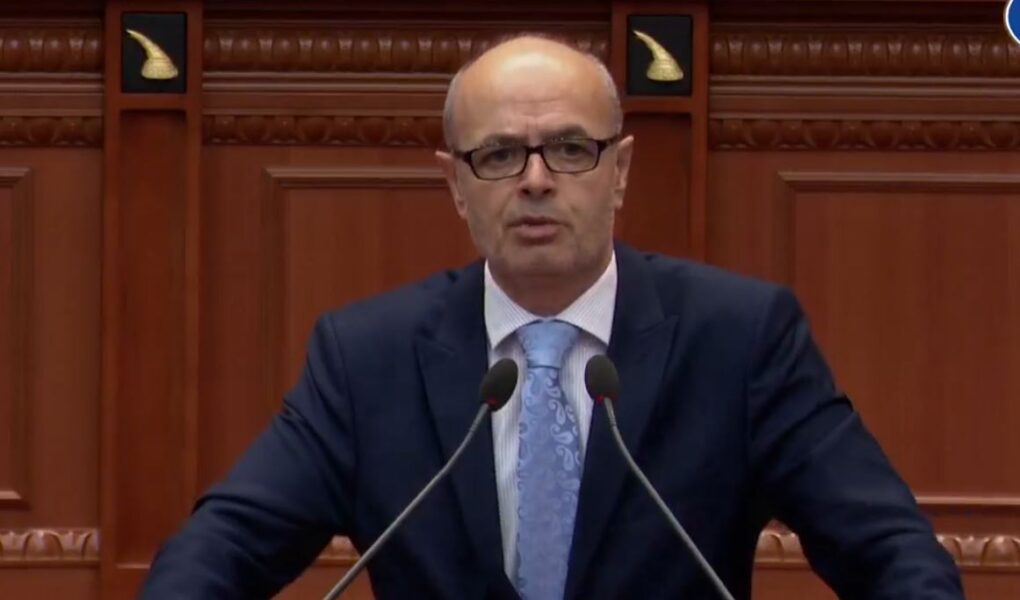 berisha me akuza zyrtare vjen reagimi i pare nga mazhoranca deputeti i ps e ftoj te behet burre dhe te mos i arratiset pergjegjesise me retorike politike