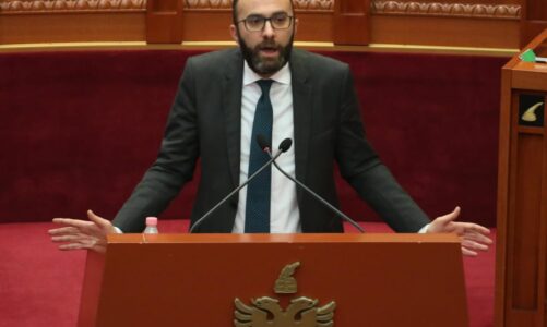 debate ne konferencen e kryetareve bardhi perplaset me shalsin per raportin e klsh po e shtyni per ta shantazhuar kryetarin eshte e papranueshme