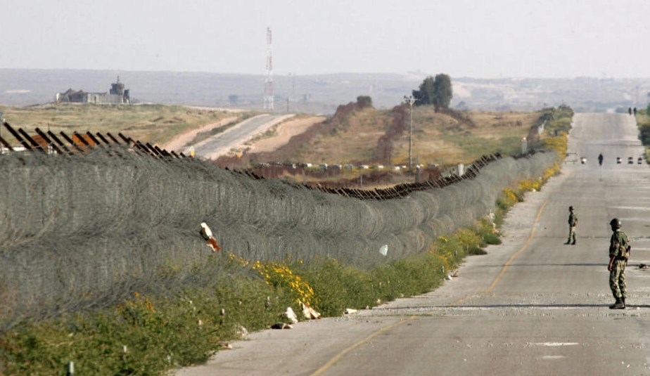 deme dhe ndertesa te shkaterruara ne korridorin e filadelfias te mbikeqyrur nga ushtria izraelite