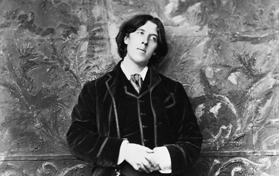 e frikshme dhe e papranueshme nipi i oscar wilde denon statujen e shkrimtarit