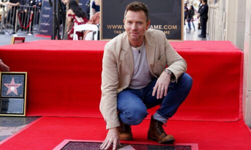 Ewan McGregor merr një yll në Walk of Fame, aktori 53-vjeçar shoqërohej në ngjarjen e rëndësishme me katër fëmijët dhe bashkëshorten