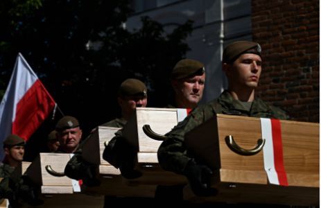 foto polonia mban ceremoni rivarrimi te 700 viktimave civile te luftes se dyte boterore