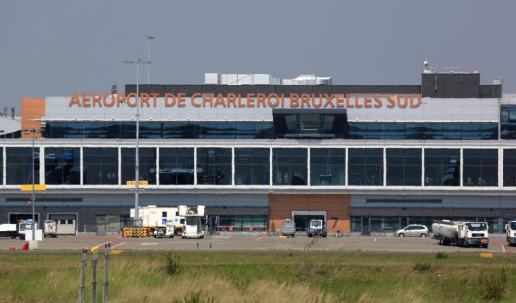 greve 24 oreshe ne aeroportin charleroi ne belgjike anulohen fluturimet