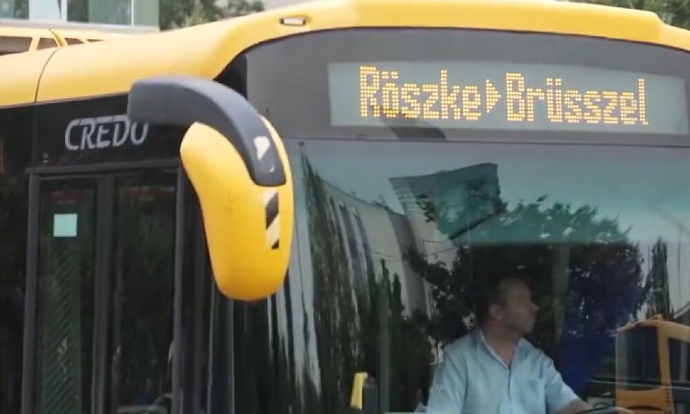 grindja per emigrantet kryebashkiaku i brukselit zotohet te bllokoje autobuset e refugjateve te derguar nga orban