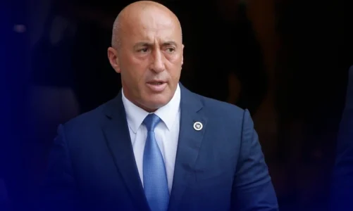 Haradinaj pas kritikës së Hovenierit: Këmbanat bien për ata që kanë vesh