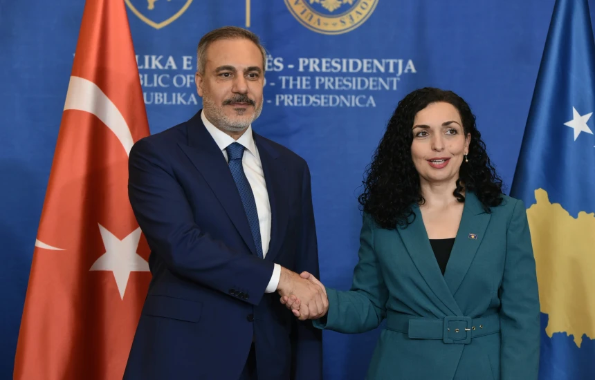 Kryediplomati turk pritet edhe nga Presidentja e Kosovës, Vjosa Osmani