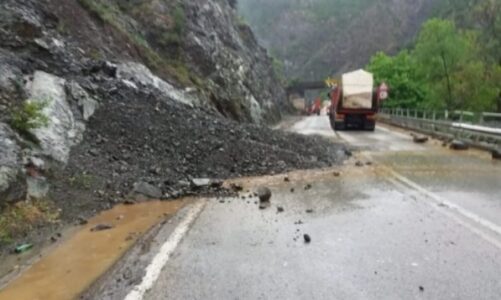 moti i keq guret dhe inertet bllokojne aksin skuraj burrel banoret nderhyjne per lirimin e qarkullimit