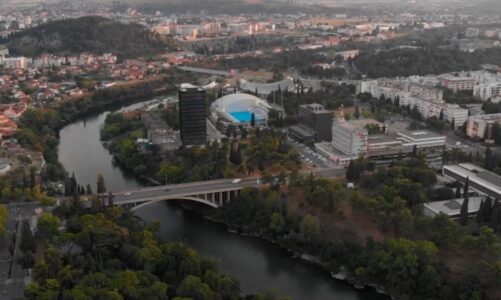 ndryshimet e kerkuara per ligjin e shtetesise ne malin e zi analistet rrezikon seriozisht pavaresine vendit