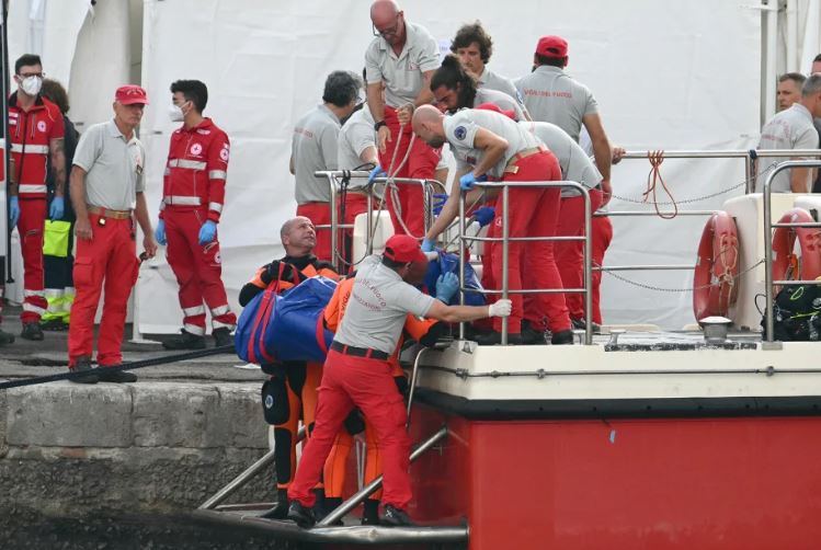 ne mushkerite e tyre skishte uje publikohen rezultatet e autopsise per 4 nga 7 personat qe humben jeten nga mbytja e jahtit luksoz ne itali ja shkaku i vdekjes