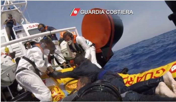 Përmbytet varka në Lampedusa/ 21 të zhdukur, mes tyre fëmijë