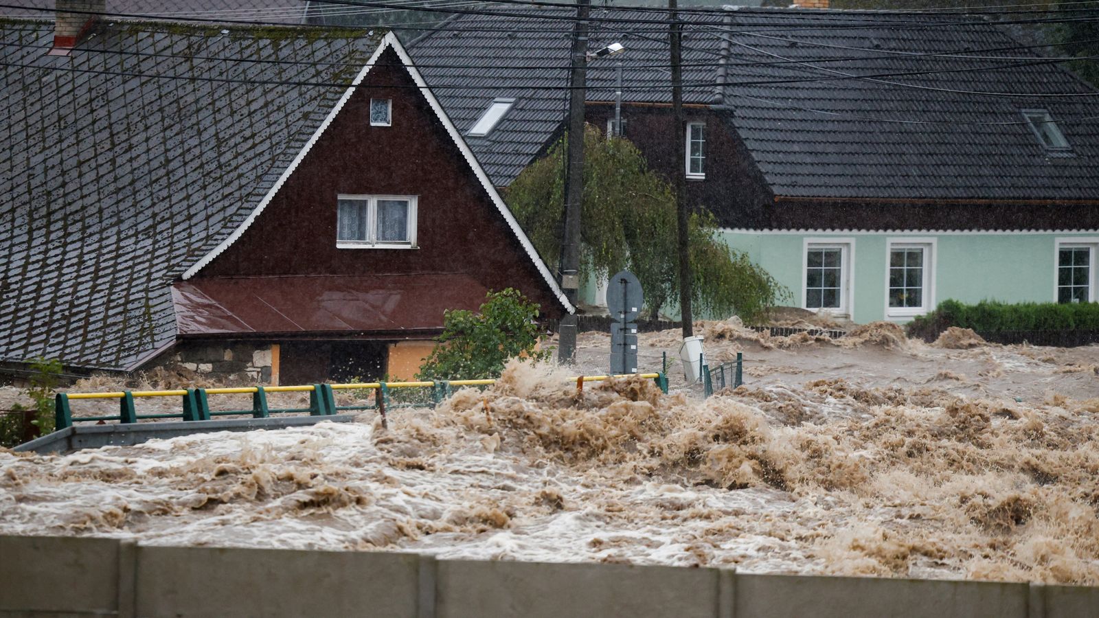 skynews-czech-republic-flooding_6686170