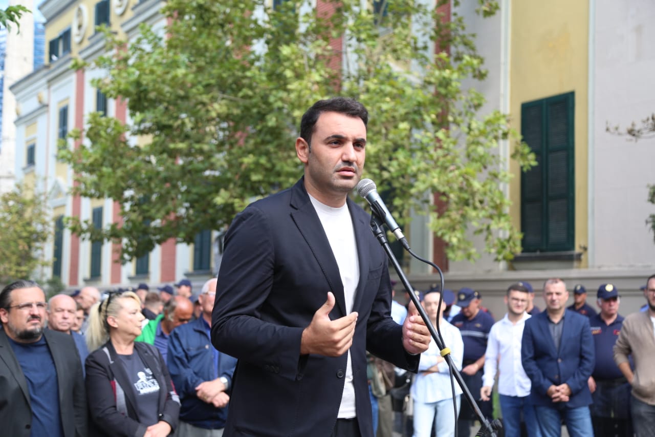 protesta te bashkia kellici akuza spak jeni nen presionin e kryebashkiakut nderkombetari i vetem qe akuzojme ne eshte