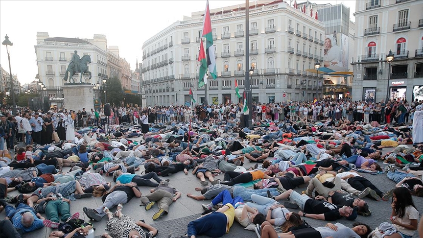 spanje nje grup i madh qytetaresh ne madrid mbajten proteste ne mbeshtetje te palestines