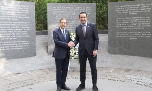 veliaj dhe presidenti i izraelit vizitojne memorialin e holokaustit ne tirane isaac herzog falenderoj kombin shqiptar vendi juaj na deshmon se paqja mes njerezve eshte e mundur