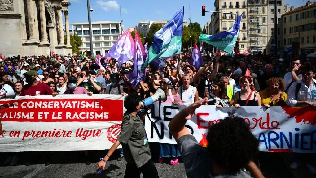 zgjedhja e macron nuk pritet mire protesta masive ne france kunder kryeministrit te ri