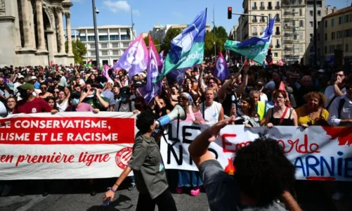 zgjedhja e macron nuk pritet mire protesta masive ne france kunder kryeministrit te ri