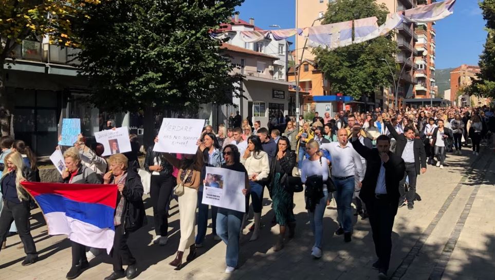 akuzohet per ngacmim protesta ne mitrovicen e veriut kunder arrestimit te liderit te partise demokracia serbe